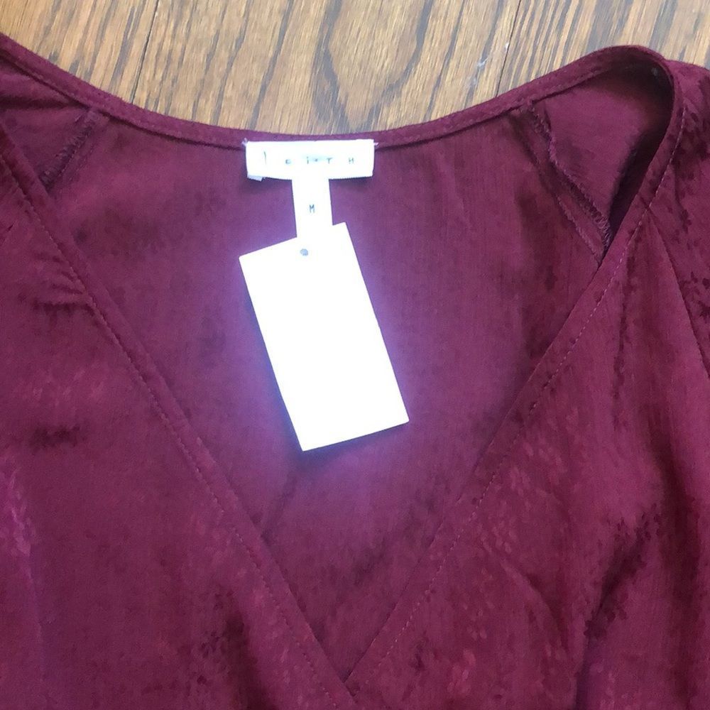 LEITH Women’s Wine Cross Over Stretch Waist Peplum Blouse Elastic Cuffs Sz M NWT - Picture 2 of 11